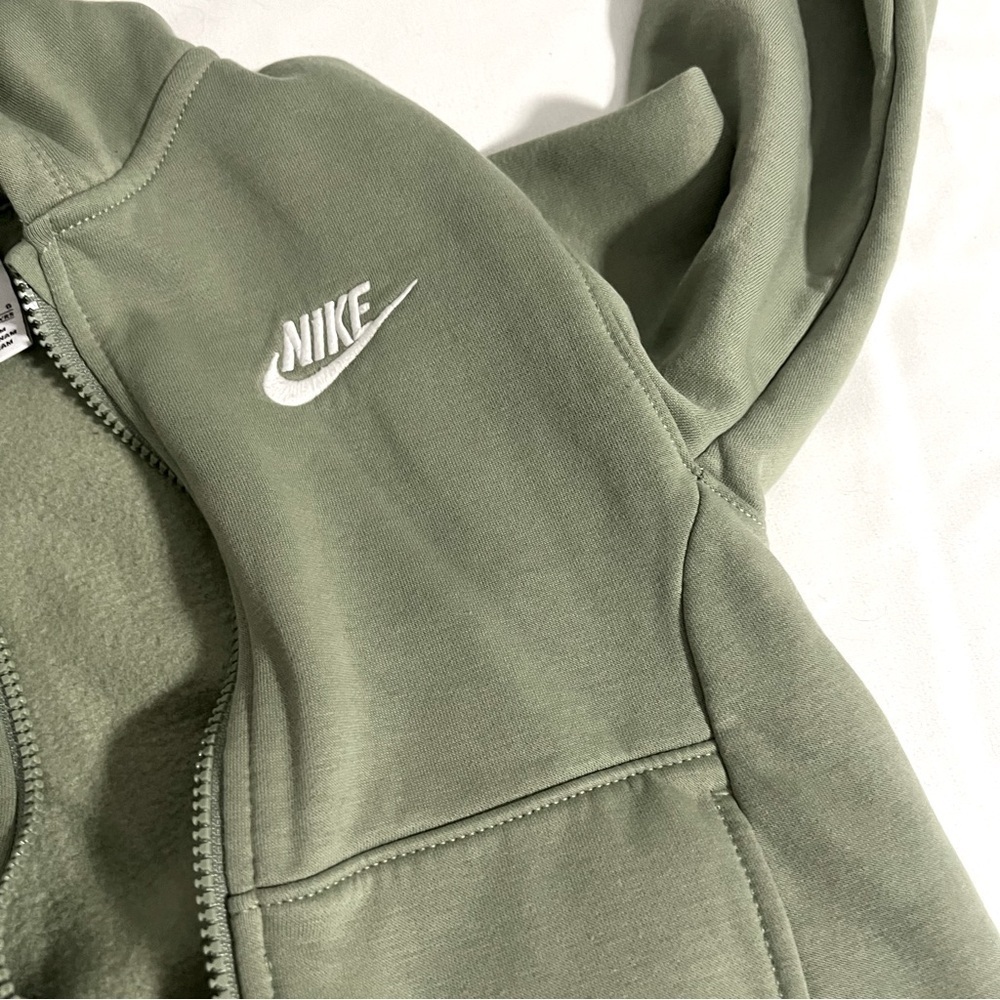 Nike Boys Large (6-7) Sportswear Club Fleece Full-Zip Hoodie & Jogger Pant Set - Picture 4 of 14